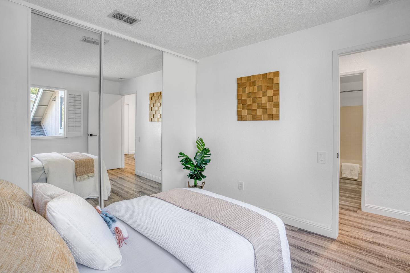 Detail Gallery Image 22 of 38 For 340 N Wildwood, Hercules,  CA 94547 - 3 Beds | 2/1 Baths