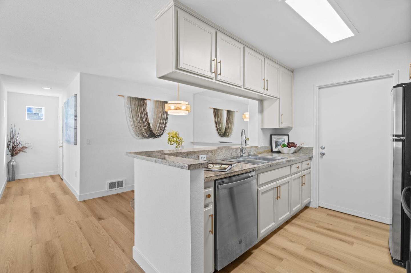 Detail Gallery Image 6 of 36 For 803 Debut Ct, San Jose,  CA 95134 - 2 Beds | 2 Baths