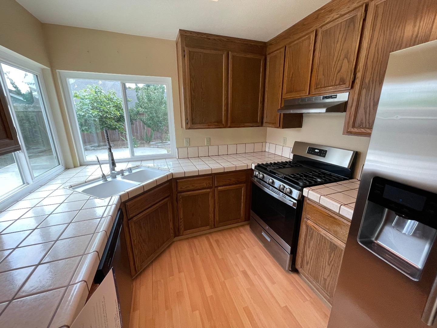 Detail Gallery Image 10 of 51 For 1077 Ofarrell Ct, Salinas,  CA 93907 - 3 Beds | 2 Baths