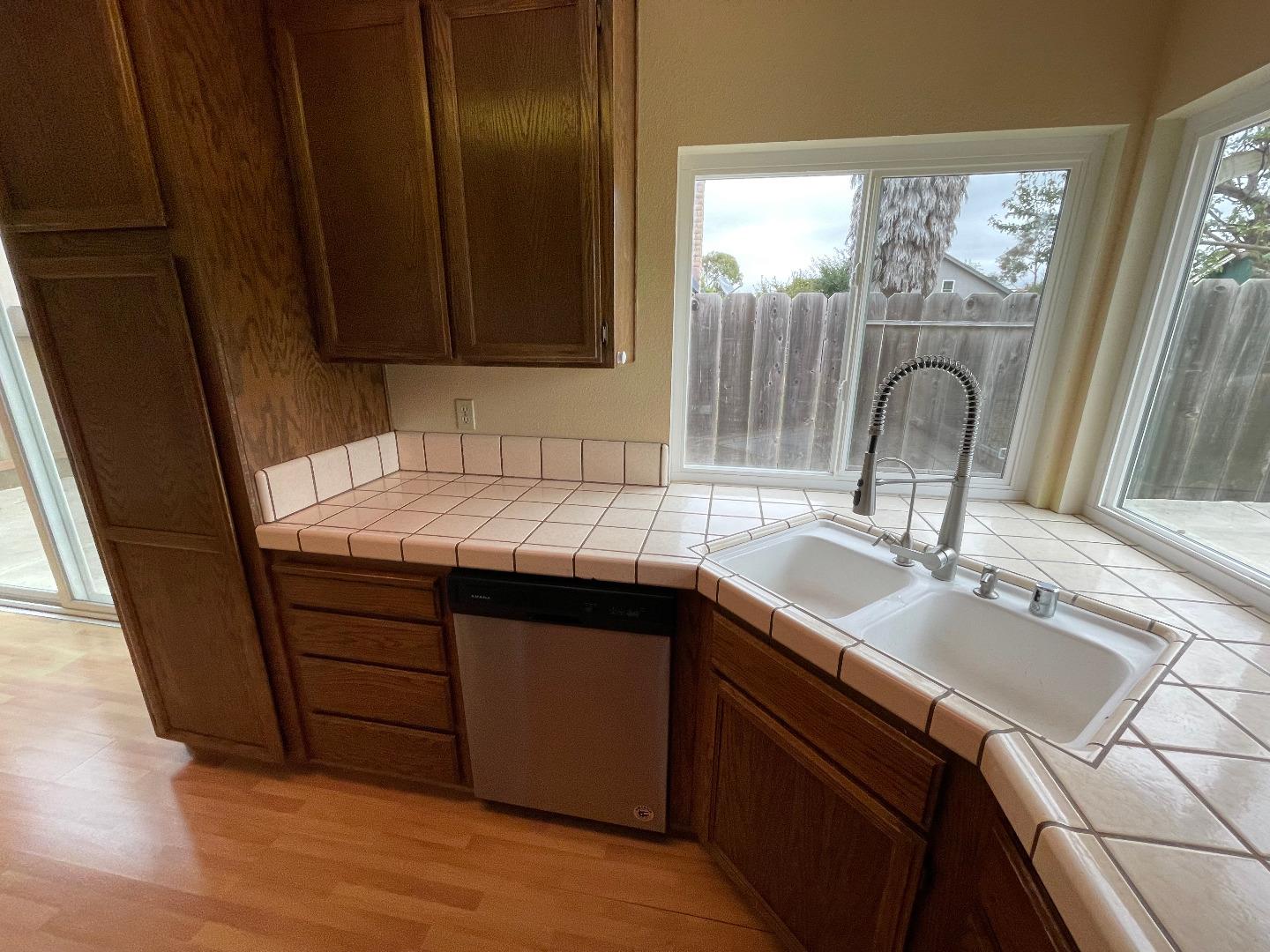 Detail Gallery Image 11 of 51 For 1077 Ofarrell Ct, Salinas,  CA 93907 - 3 Beds | 2 Baths