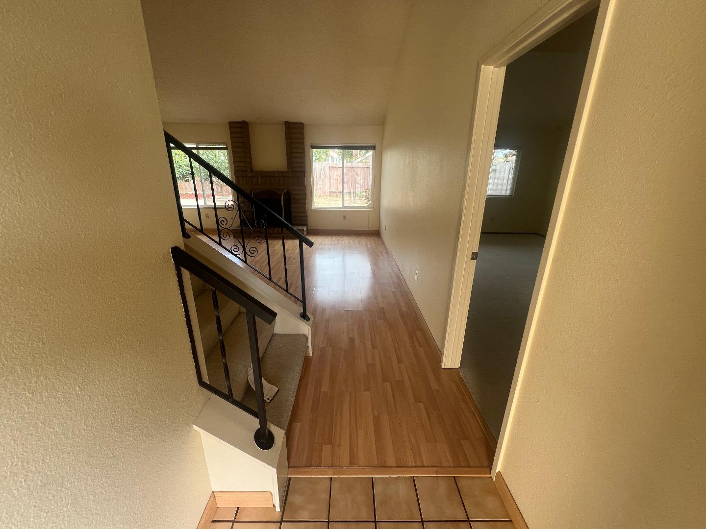 Detail Gallery Image 3 of 51 For 1077 Ofarrell Ct, Salinas,  CA 93907 - 3 Beds | 2 Baths