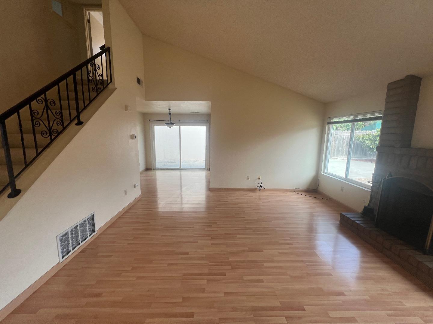 Detail Gallery Image 5 of 51 For 1077 Ofarrell Ct, Salinas,  CA 93907 - 3 Beds | 2 Baths