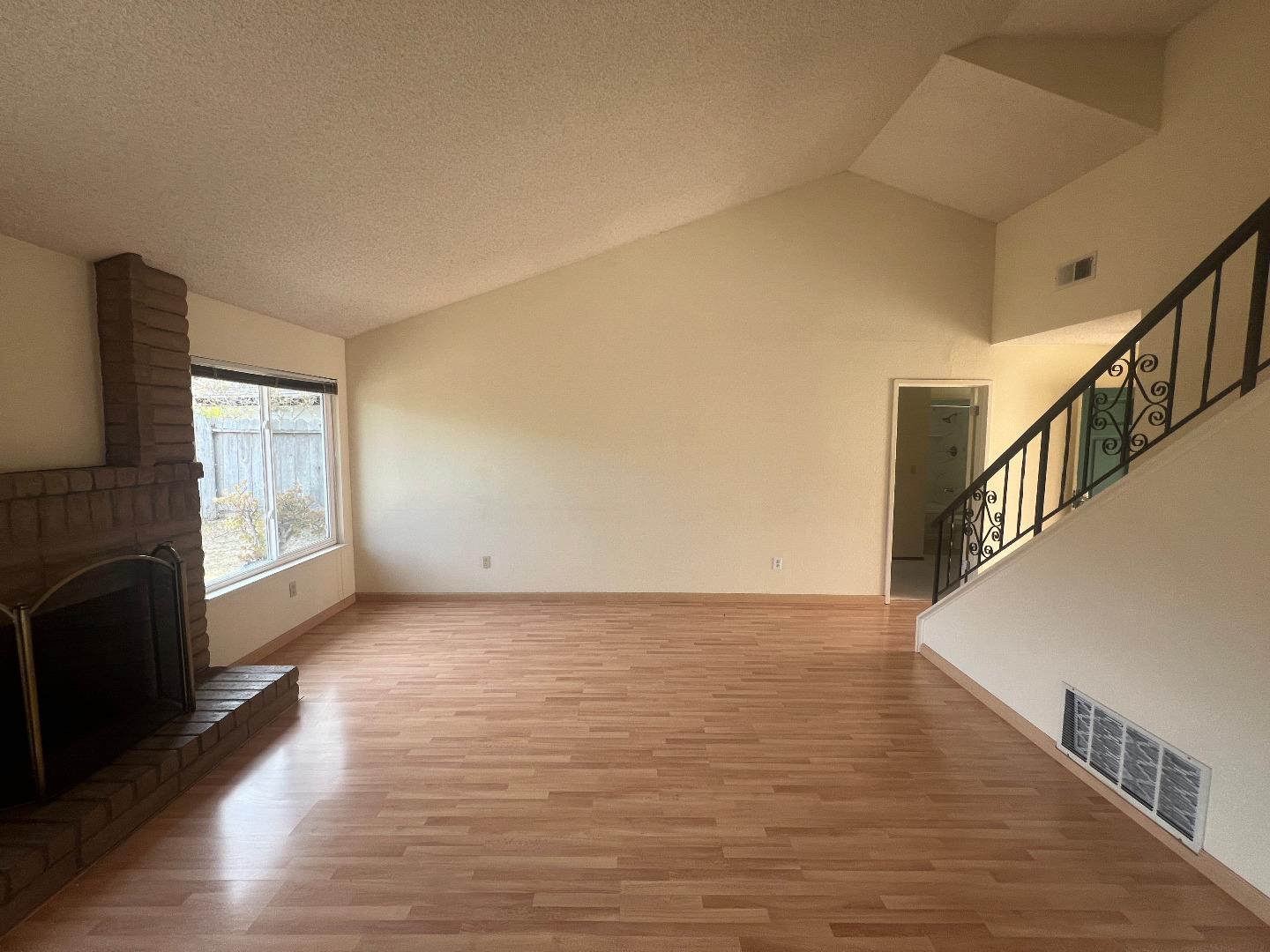 Detail Gallery Image 6 of 51 For 1077 Ofarrell Ct, Salinas,  CA 93907 - 3 Beds | 2 Baths