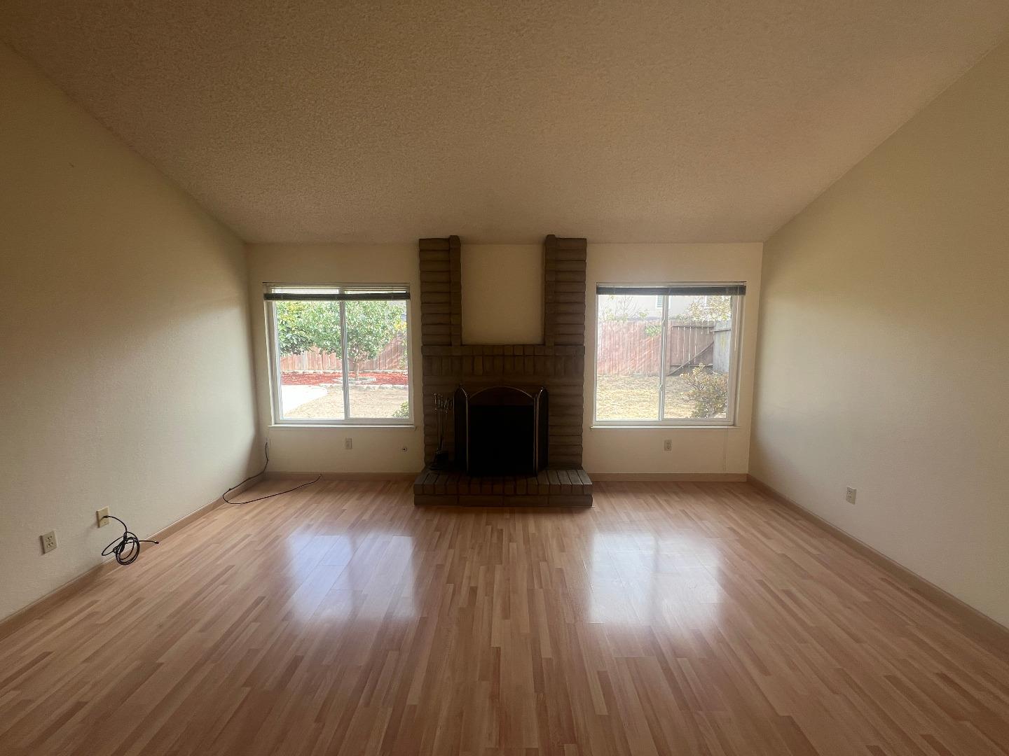 Detail Gallery Image 8 of 51 For 1077 Ofarrell Ct, Salinas,  CA 93907 - 3 Beds | 2 Baths