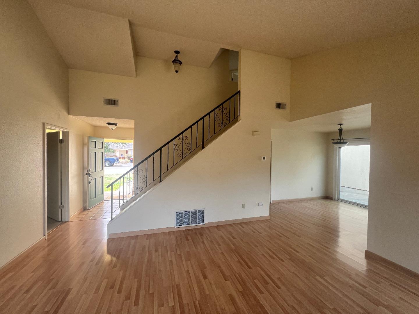 Detail Gallery Image 9 of 51 For 1077 Ofarrell Ct, Salinas,  CA 93907 - 3 Beds | 2 Baths