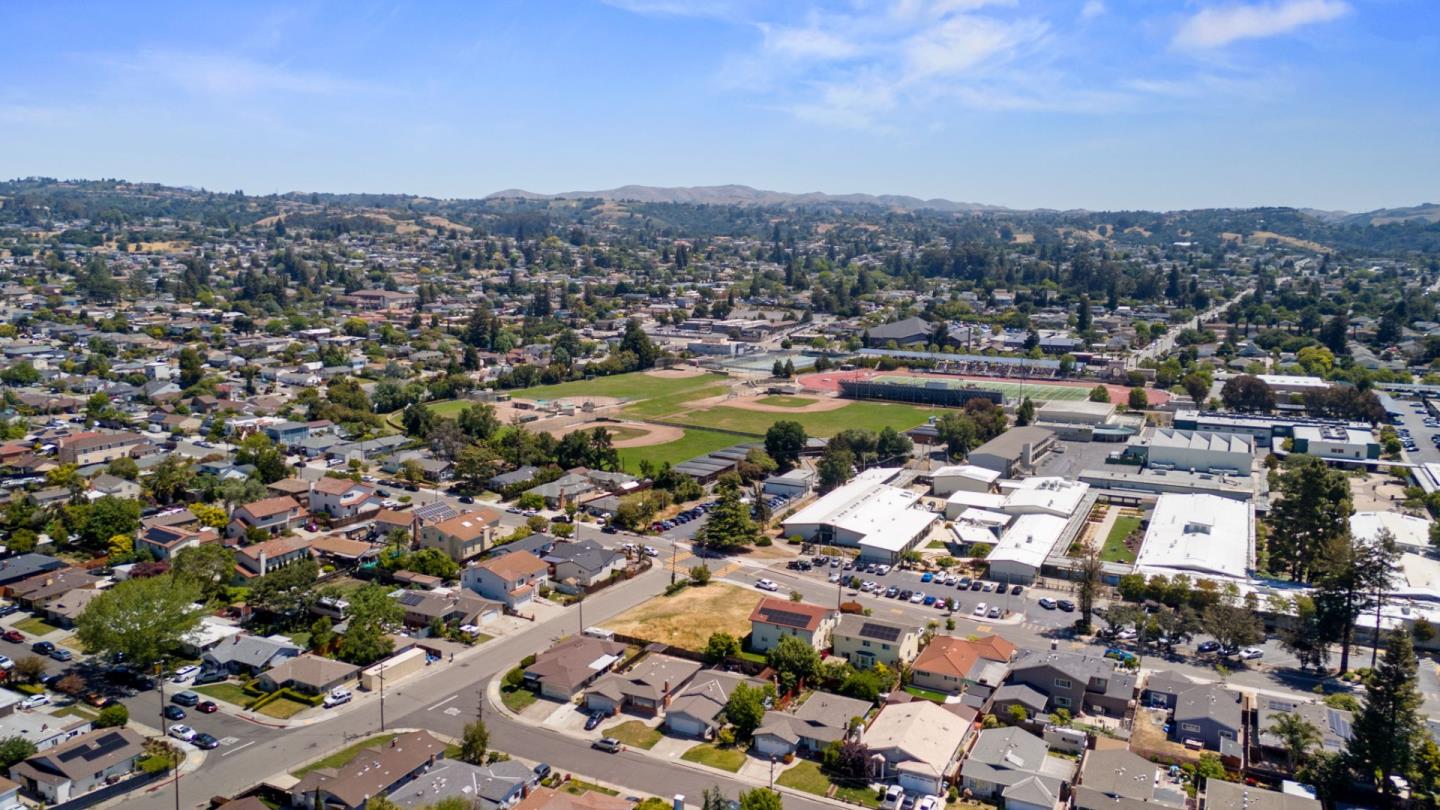 Detail Gallery Image 14 of 45 For 19336 Garrison Ave, Castro Valley,  CA 94546 - 3 Beds | 2 Baths