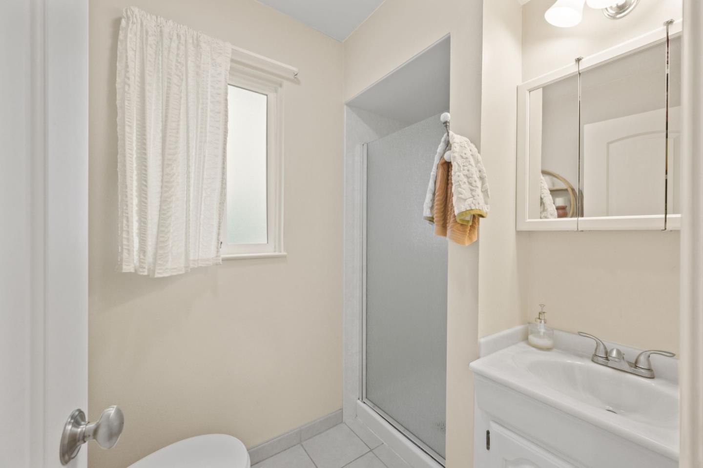 Detail Gallery Image 27 of 45 For 19336 Garrison Ave, Castro Valley,  CA 94546 - 3 Beds | 2 Baths