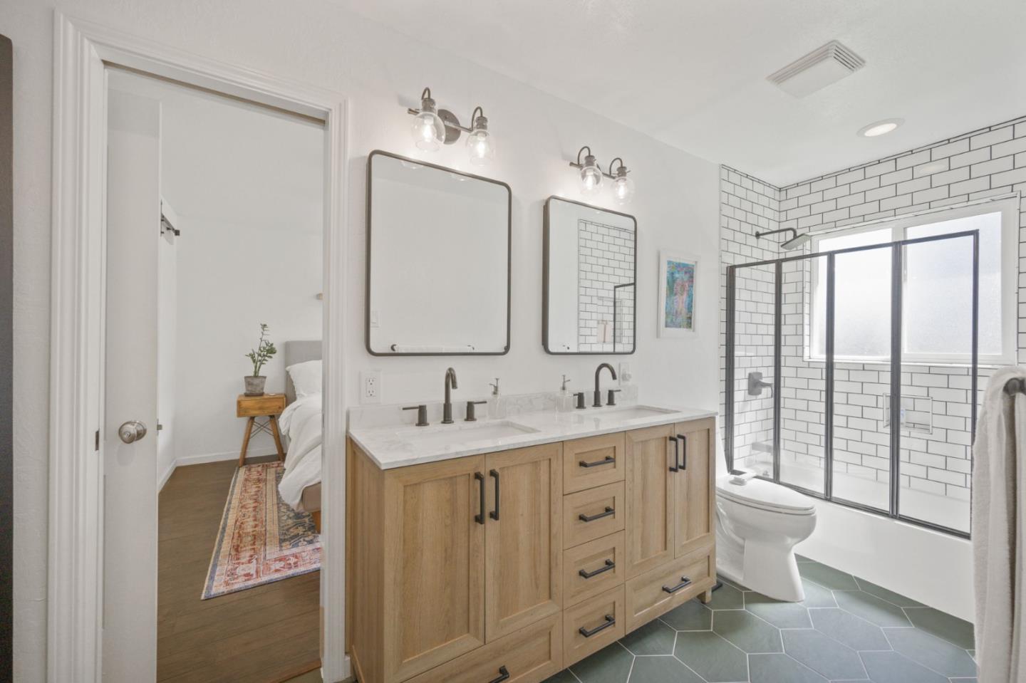 Detail Gallery Image 5 of 45 For 19336 Garrison Ave, Castro Valley,  CA 94546 - 3 Beds | 2 Baths