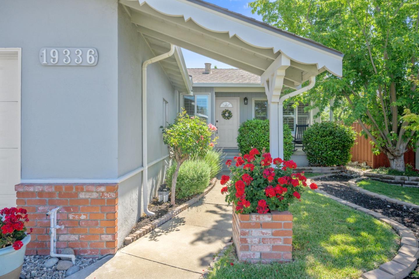 Detail Gallery Image 9 of 45 For 19336 Garrison Ave, Castro Valley,  CA 94546 - 3 Beds | 2 Baths