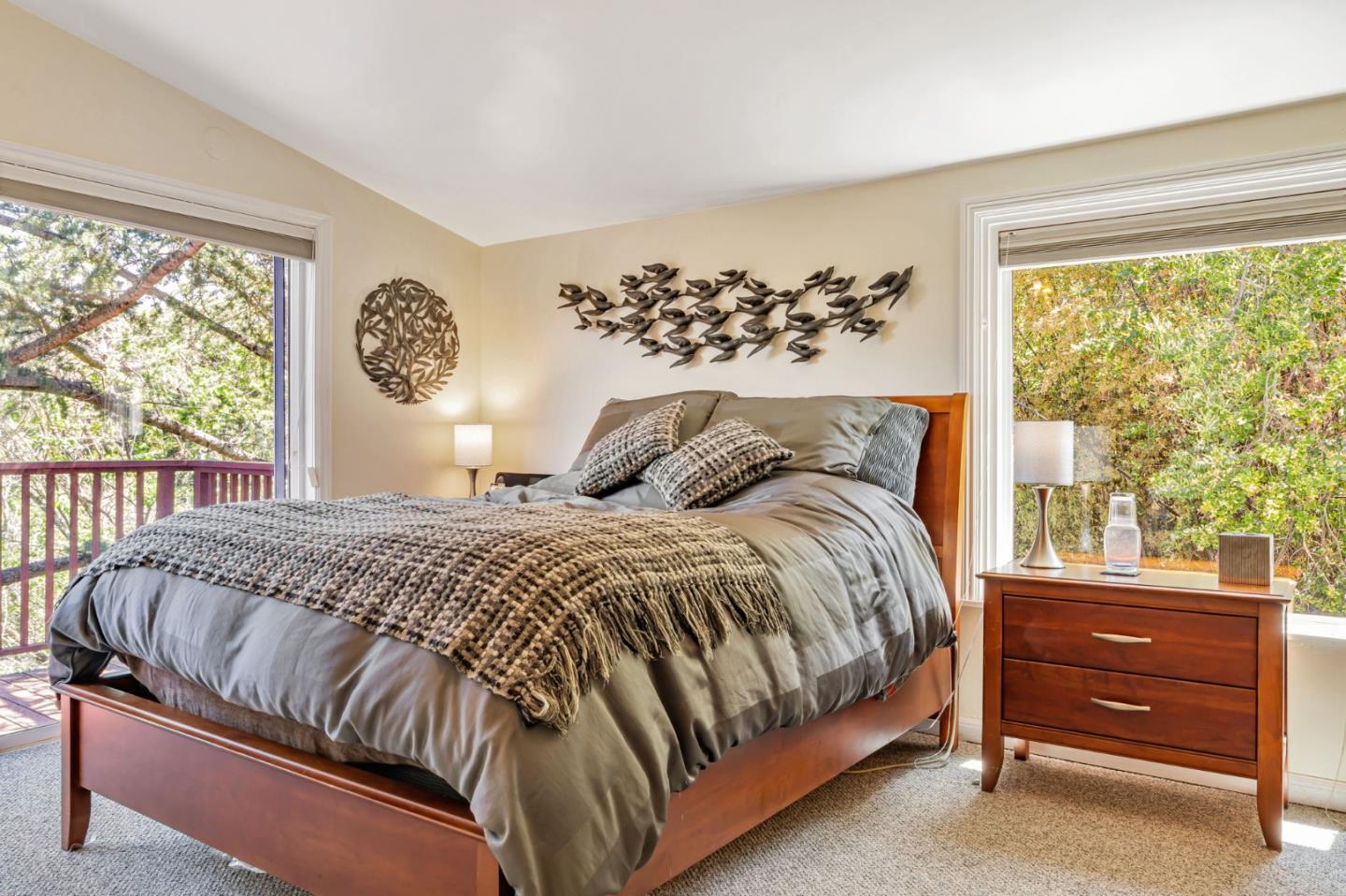 Detail Gallery Image 11 of 32 For 514 Live Oak Ln, Redwood City,  CA 94062 - 4 Beds | 2/1 Baths