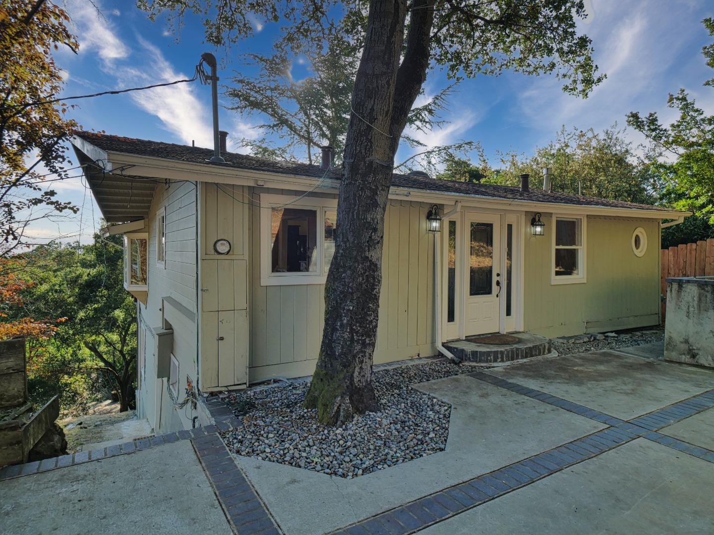 Detail Gallery Image 22 of 32 For 514 Live Oak Ln, Redwood City,  CA 94062 - 4 Beds | 2/1 Baths