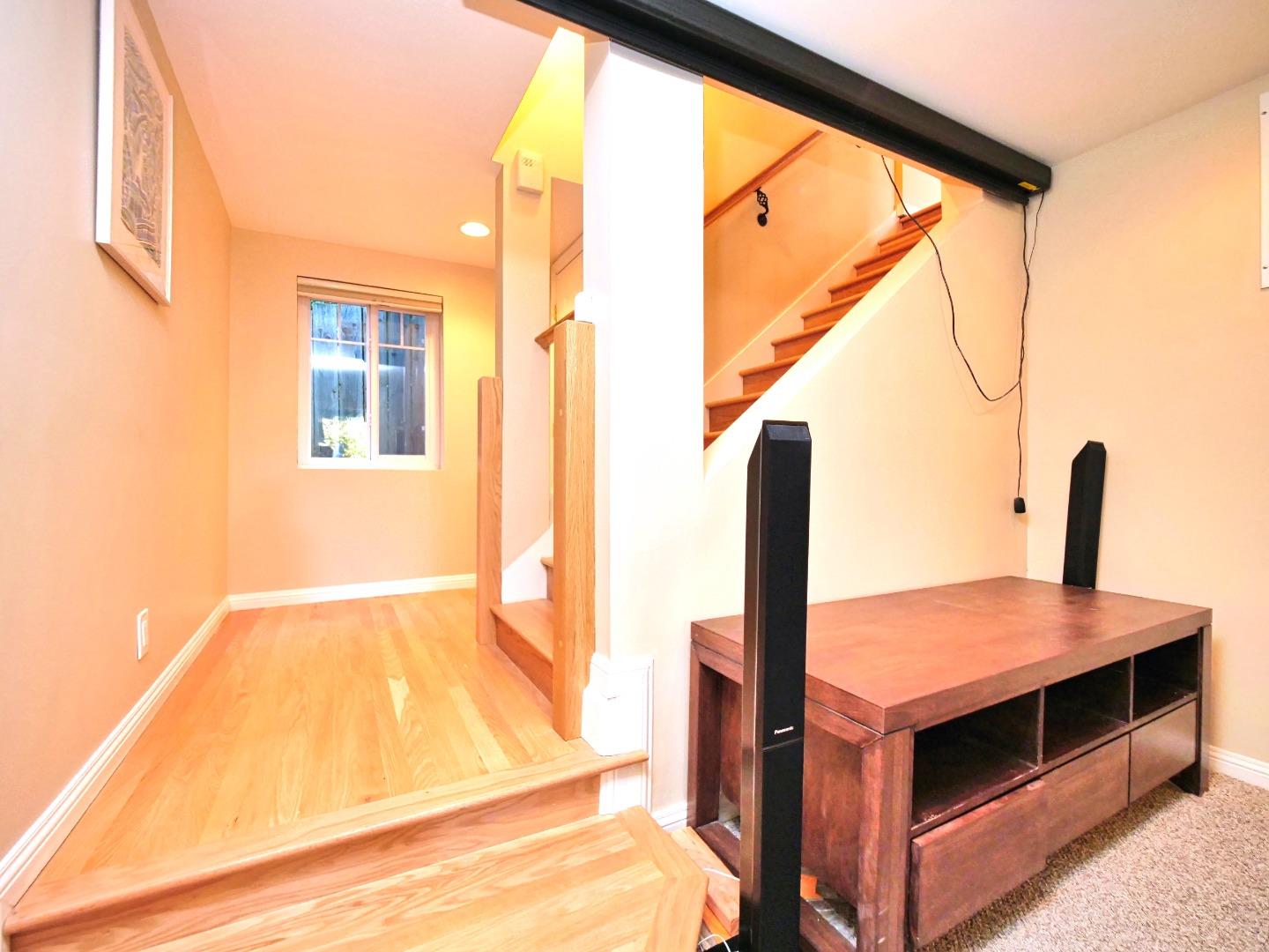 Detail Gallery Image 28 of 32 For 514 Live Oak Ln, Redwood City,  CA 94062 - 4 Beds | 2/1 Baths