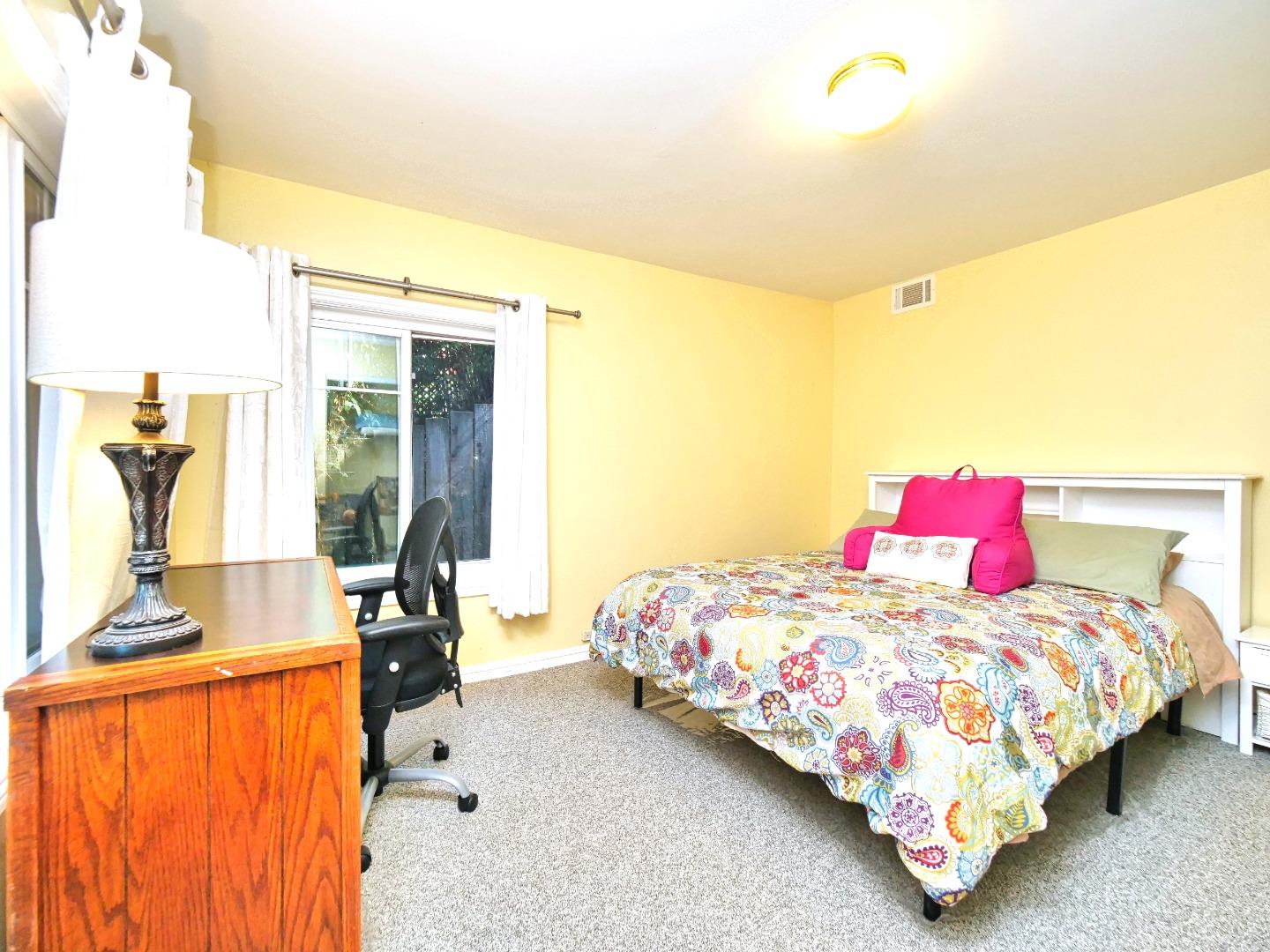 Detail Gallery Image 30 of 32 For 514 Live Oak Ln, Redwood City,  CA 94062 - 4 Beds | 2/1 Baths