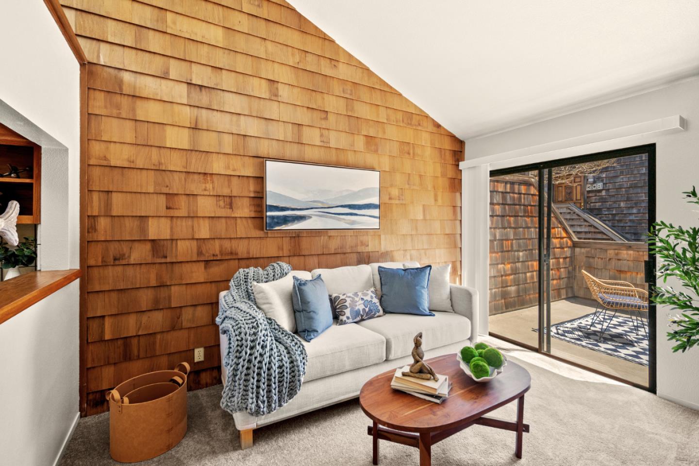 Detail Gallery Image 5 of 12 For 461 Dela Vina Ave #209,  Monterey,  CA 93940 - 2 Beds | 1 Baths