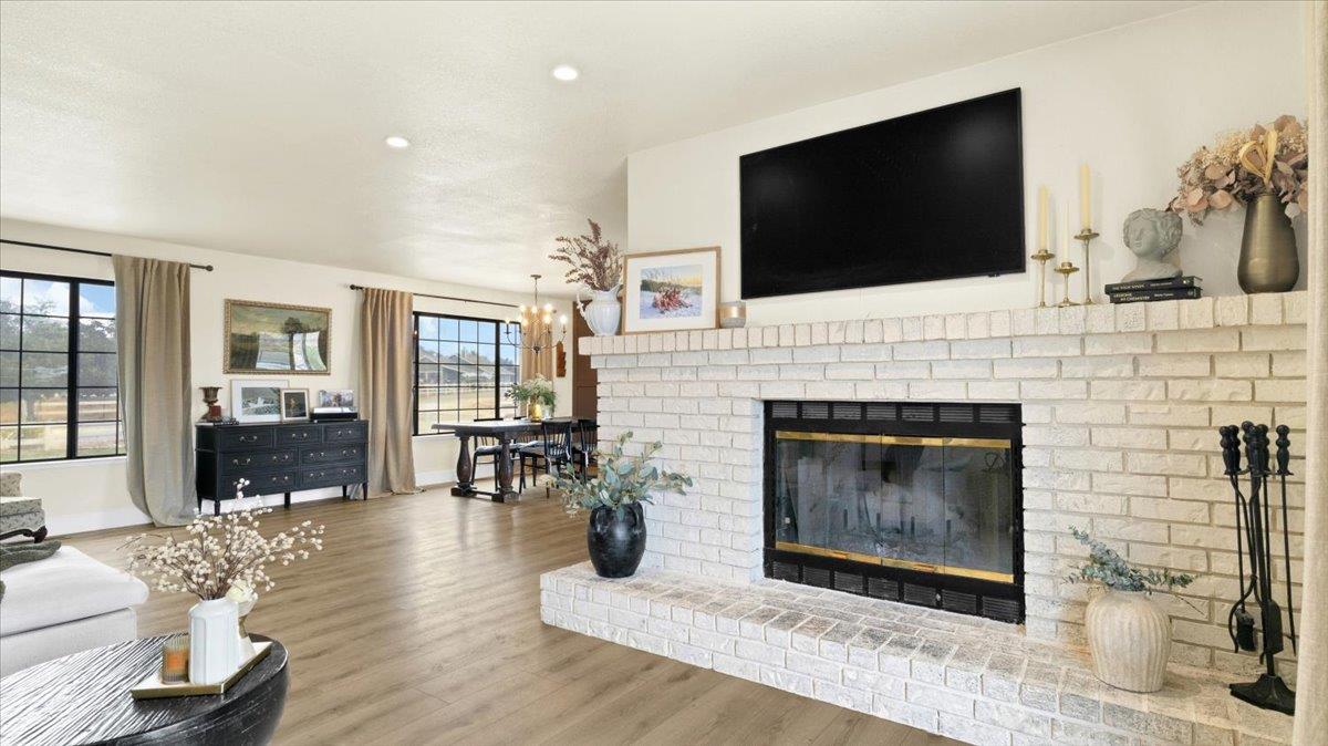 Detail Gallery Image 5 of 32 For 352 Cowden Rd, Hollister,  CA 95023 - 3 Beds | 2 Baths
