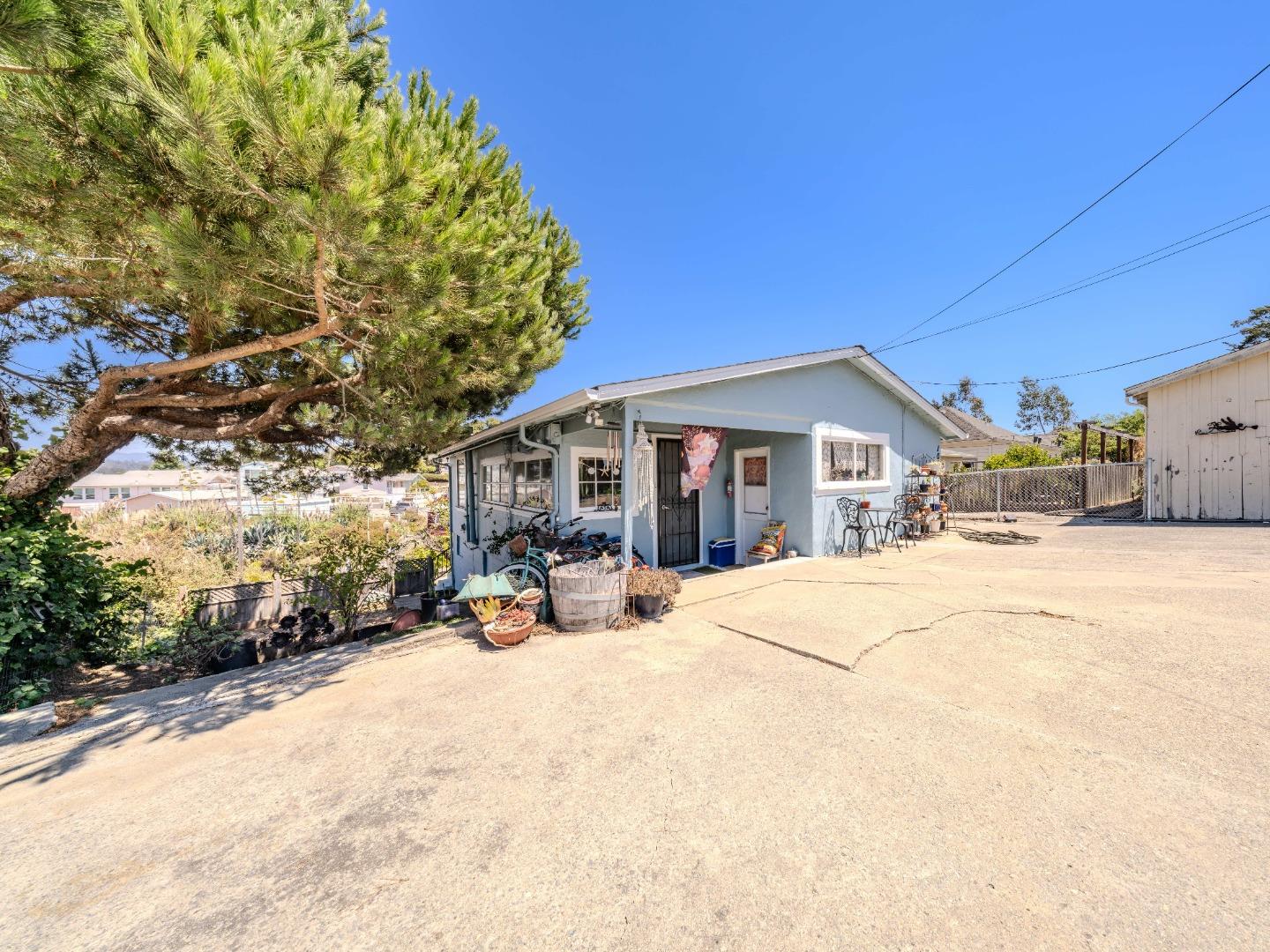 Detail Gallery Image 5 of 14 For 102 W Cliff Dr, Santa Cruz,  CA 95060 - 2 Beds | 1 Baths