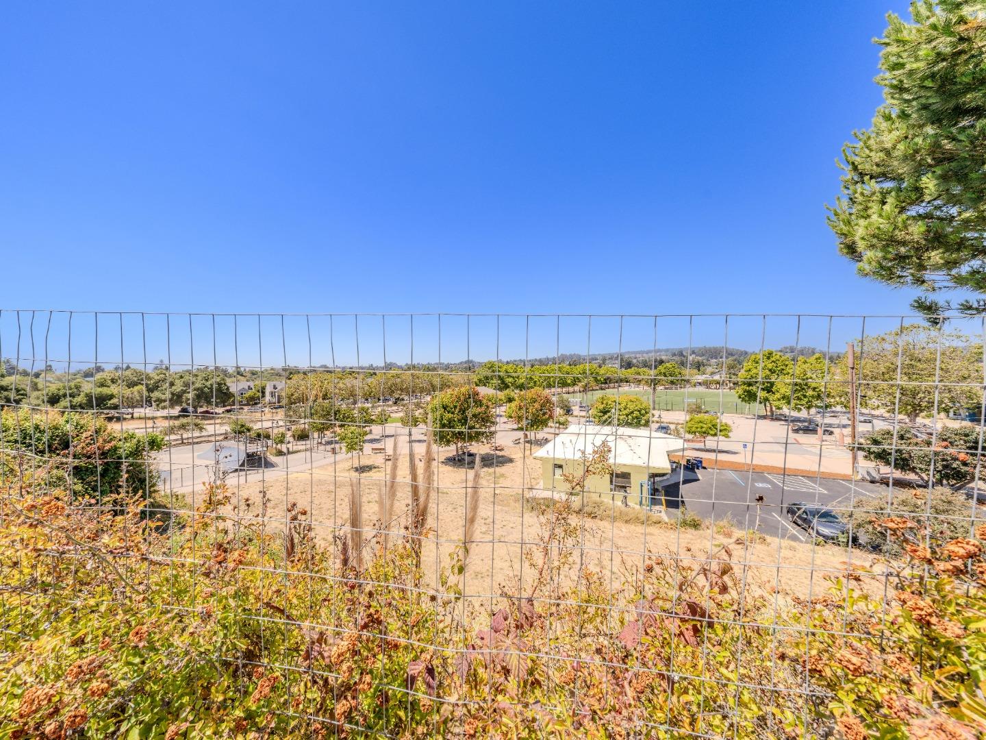 Detail Gallery Image 8 of 14 For 102 W Cliff Dr, Santa Cruz,  CA 95060 - 2 Beds | 1 Baths
