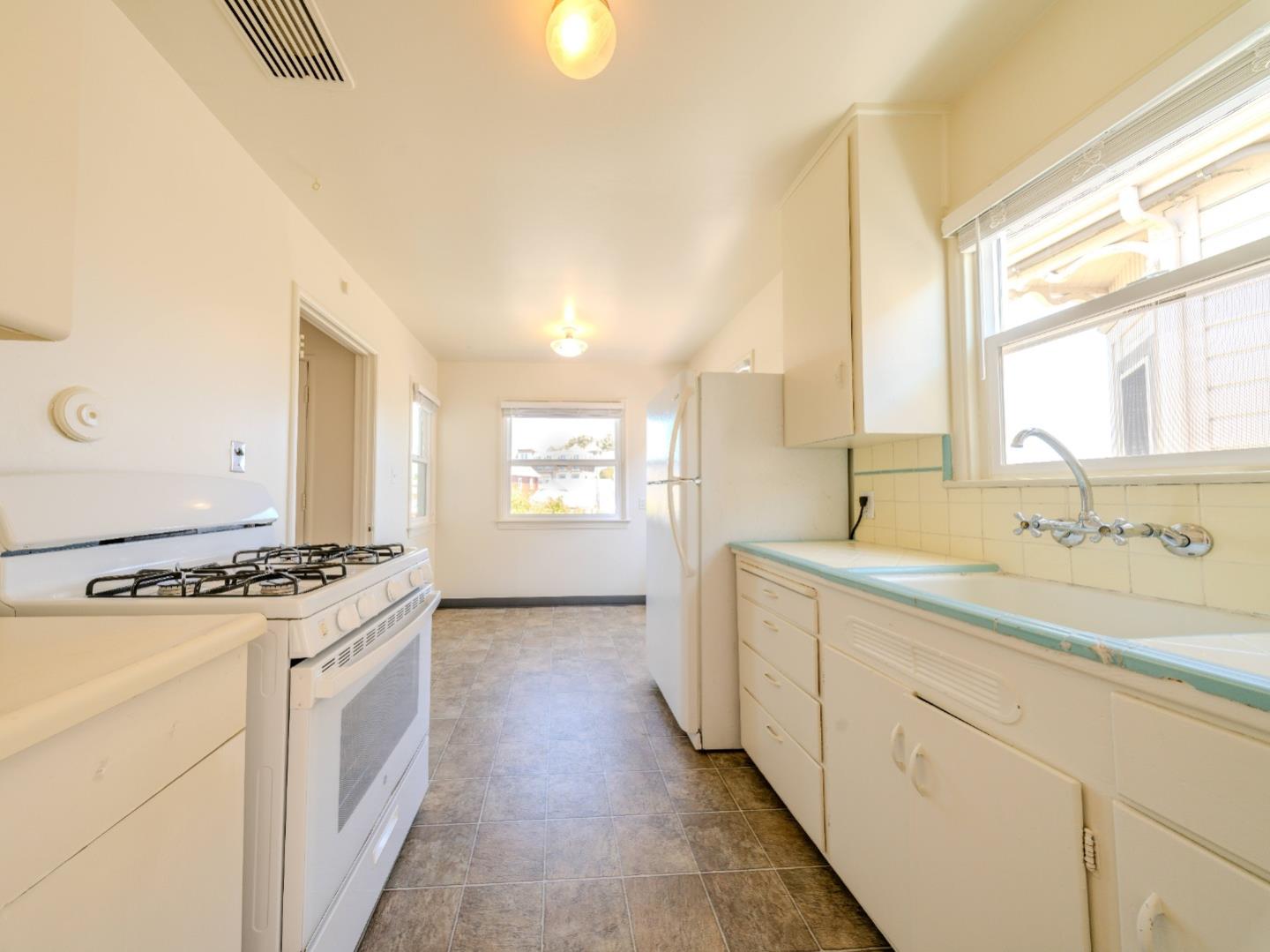 Detail Gallery Image 11 of 25 For 108 W Cliff Dr, Santa Cruz,  CA 95060 - – Beds | – Baths