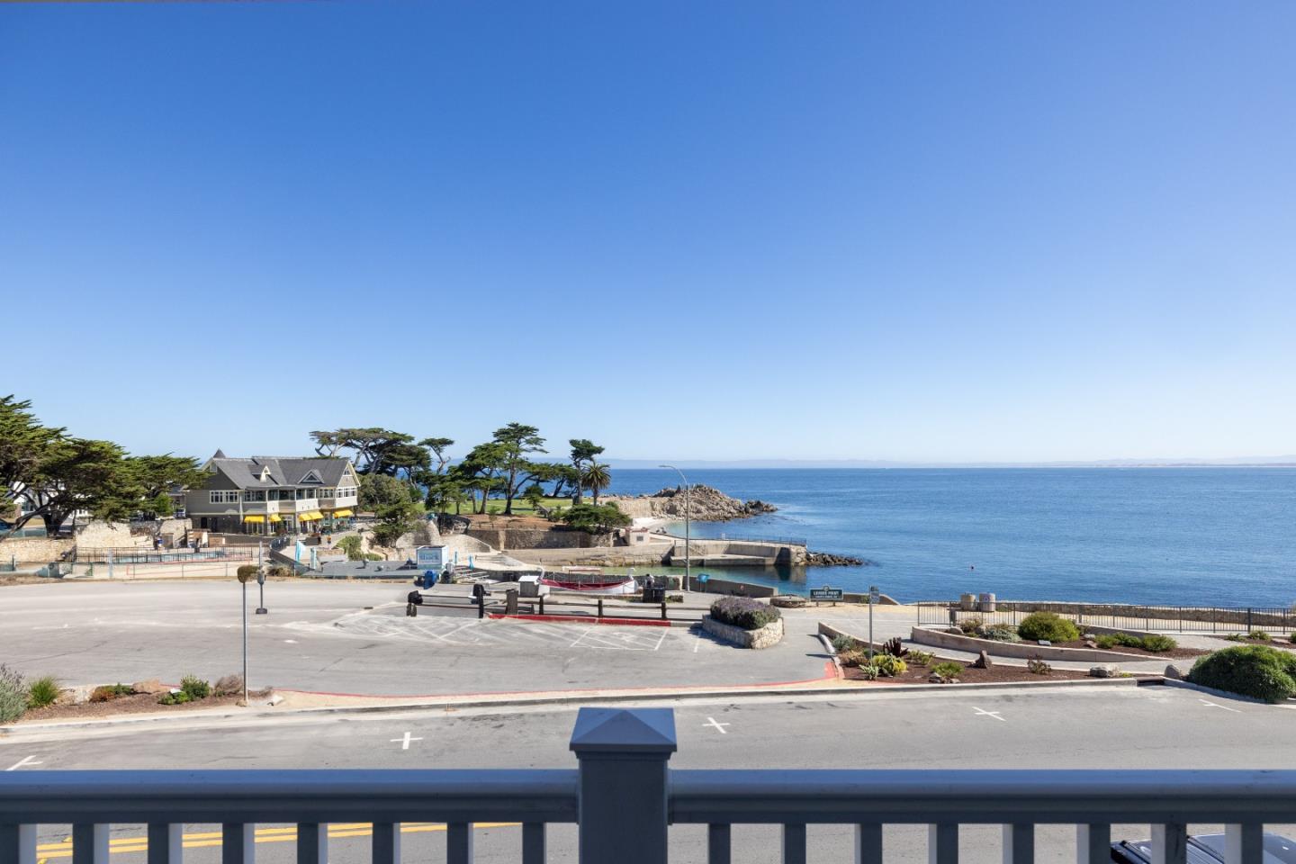 Detail Gallery Image 10 of 53 For 585 Ocean View Blvd #3,  Pacific Grove,  CA 93950 - 2 Beds | 1/1 Baths