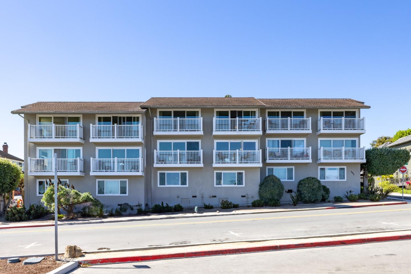 Detail Gallery Image 3 of 53 For 585 Ocean View Blvd #3,  Pacific Grove,  CA 93950 - 2 Beds | 1/1 Baths