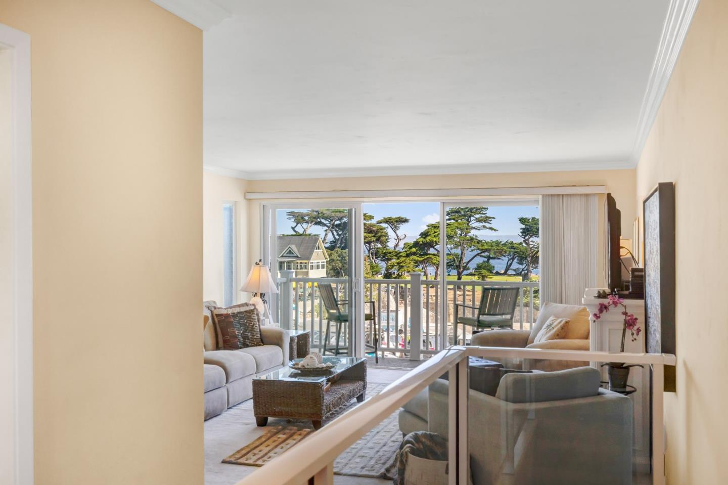 Detail Gallery Image 6 of 53 For 585 Ocean View Blvd #3,  Pacific Grove,  CA 93950 - 2 Beds | 1/1 Baths