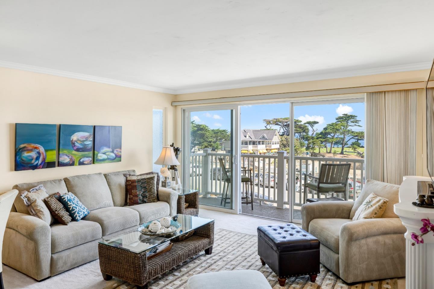 Detail Gallery Image 8 of 53 For 585 Ocean View Blvd #3,  Pacific Grove,  CA 93950 - 2 Beds | 1/1 Baths
