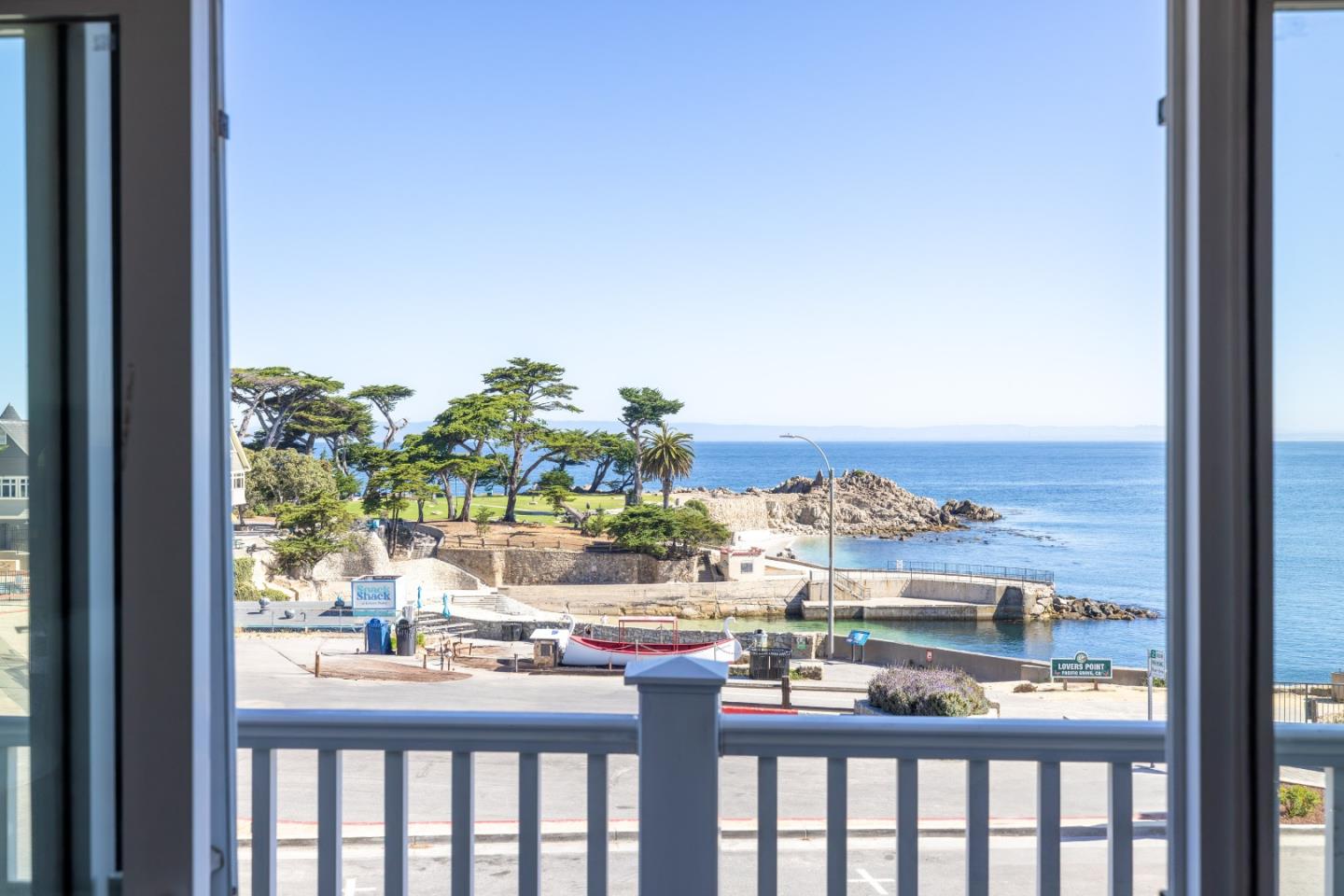 Detail Gallery Image 9 of 53 For 585 Ocean View Blvd #3,  Pacific Grove,  CA 93950 - 2 Beds | 1/1 Baths