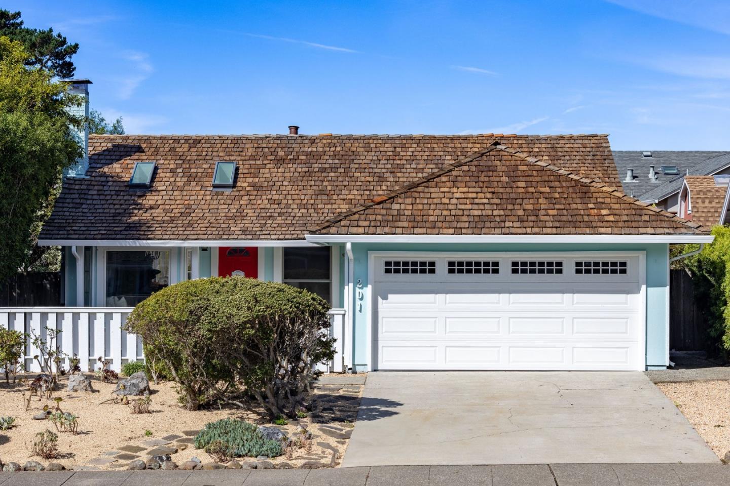 Detail Gallery Image 3 of 51 For 201 Bridgeport Dr, Half Moon Bay,  CA 94019 - 3 Beds | 2 Baths