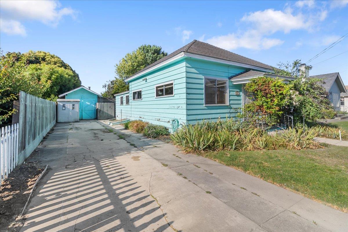 Detail Gallery Image 3 of 30 For 226 Harvest St, Salinas,  CA 93901 - 2 Beds | 1/1 Baths