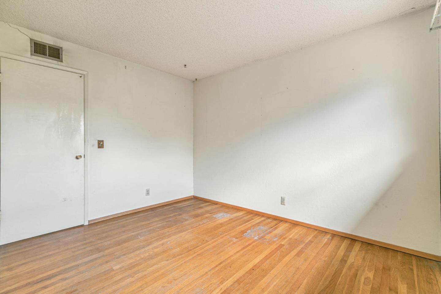 Detail Gallery Image 16 of 29 For 5799 Indian Ave, San Jose,  CA 95123 - 4 Beds | 2 Baths