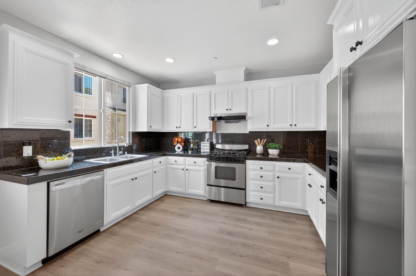 Detail Gallery Image 15 of 37 For 1220 Kelley Way, Santa Clara,  CA 95054 - 3 Beds | 2/1 Baths
