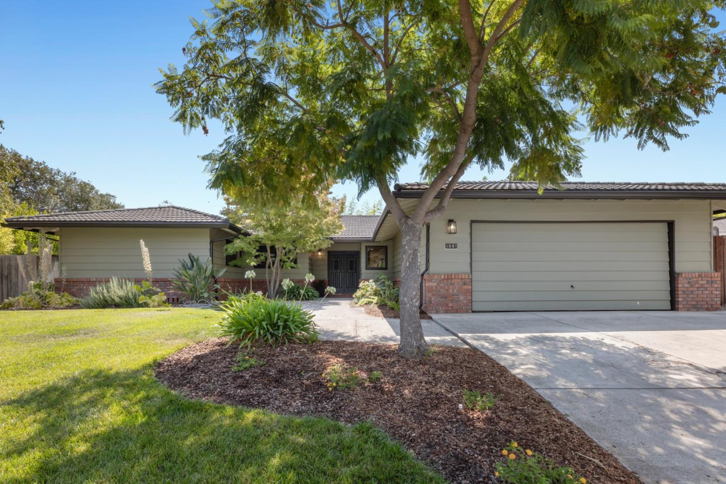 Detail Gallery Image 1 of 31 For 1981 Newcastle Dr, Los Altos,  CA 94024 - 4 Beds | 2/1 Baths