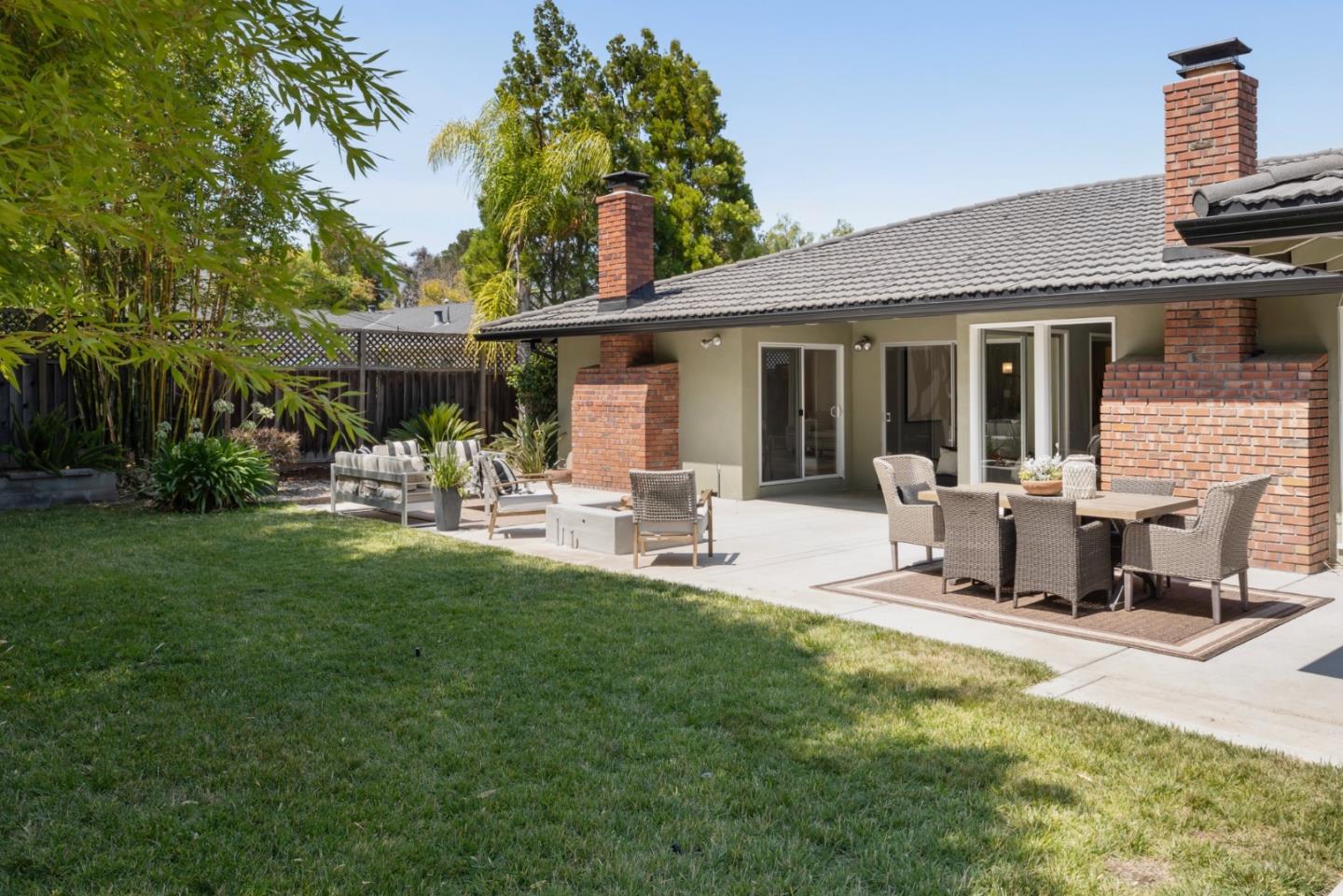 Detail Gallery Image 15 of 31 For 1981 Newcastle Dr, Los Altos,  CA 94024 - 4 Beds | 2/1 Baths
