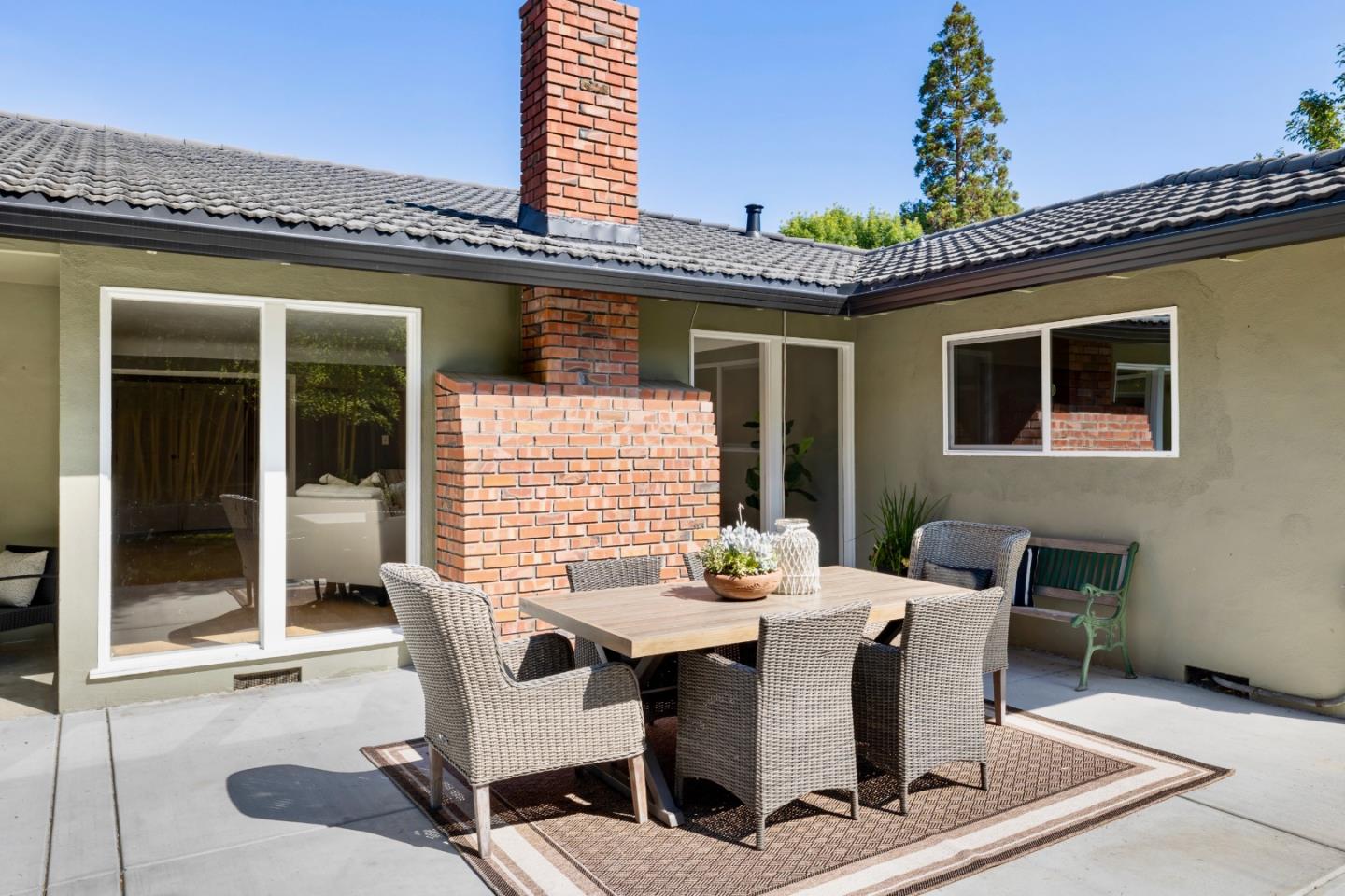 Detail Gallery Image 16 of 31 For 1981 Newcastle Dr, Los Altos,  CA 94024 - 4 Beds | 2/1 Baths