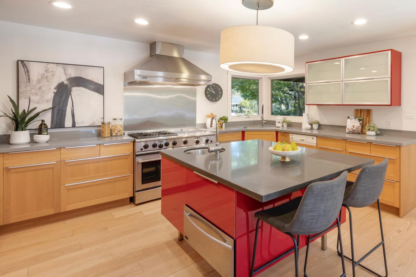 Detail Gallery Image 7 of 31 For 1981 Newcastle Dr, Los Altos,  CA 94024 - 4 Beds | 2/1 Baths