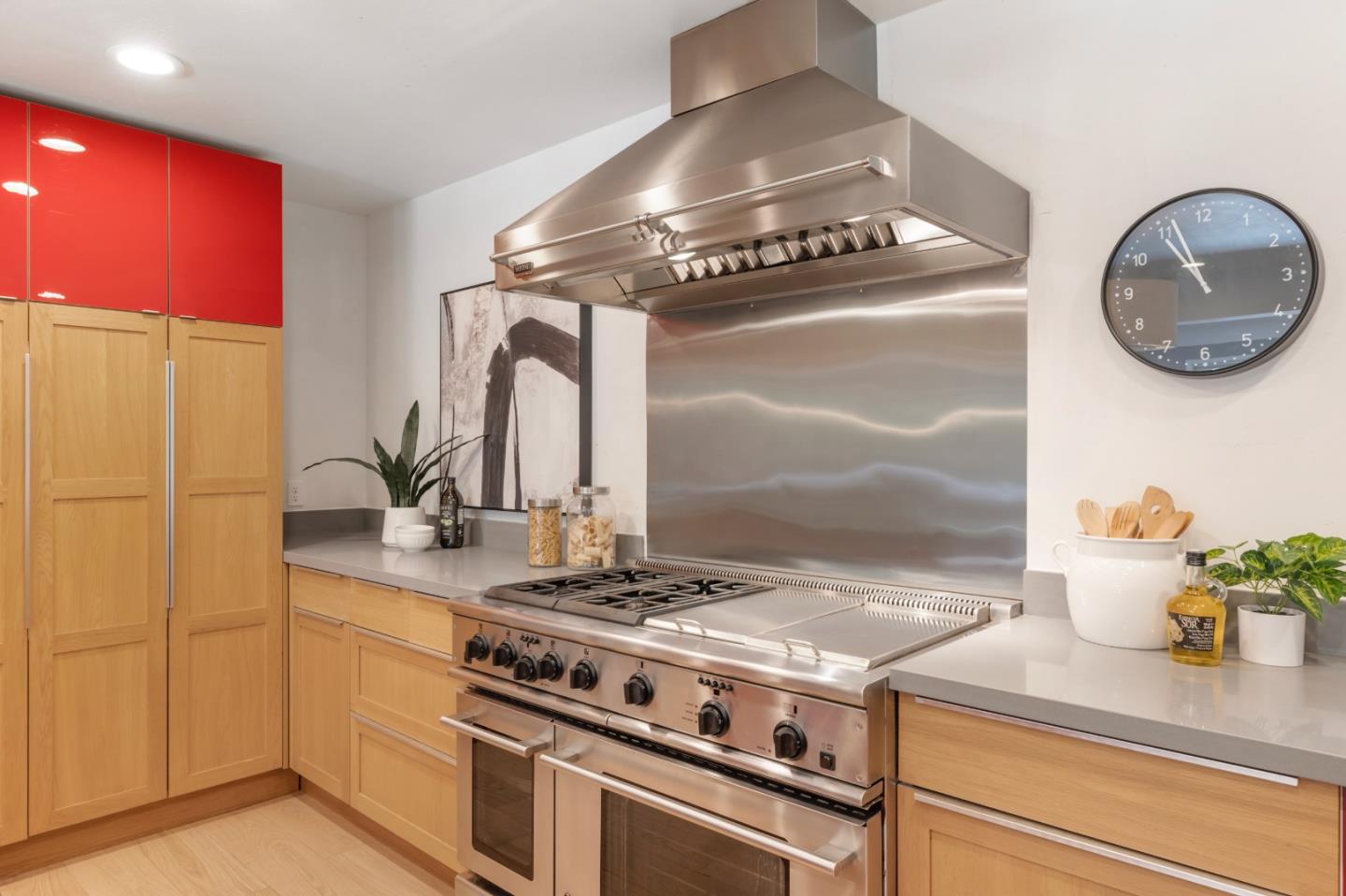 Detail Gallery Image 9 of 31 For 1981 Newcastle Dr, Los Altos,  CA 94024 - 4 Beds | 2/1 Baths