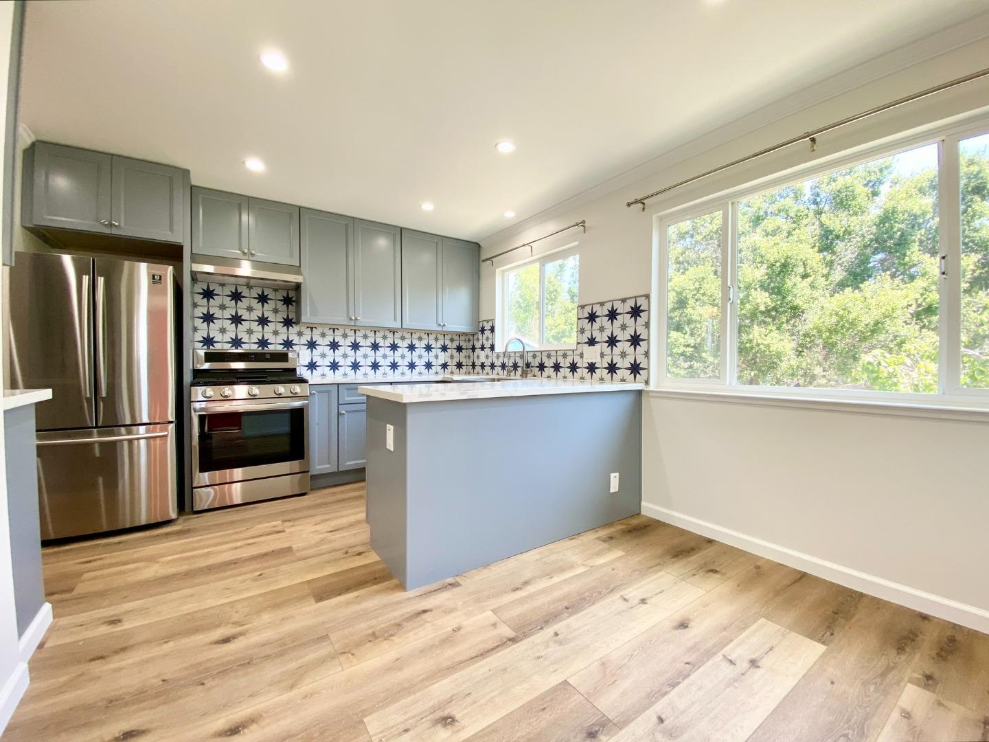 Detail Gallery Image 13 of 41 For 1076 Grand Ave, South San Francisco,  CA 94080 - 3 Beds | 2 Baths