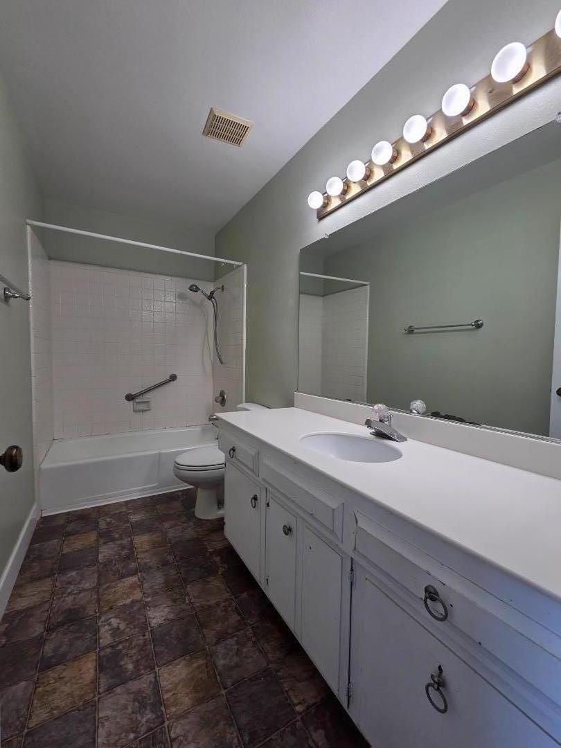 Detail Gallery Image 12 of 14 For 1884 Cherokee Dr #4,  Salinas,  CA 93906 - 3 Beds | 2/1 Baths