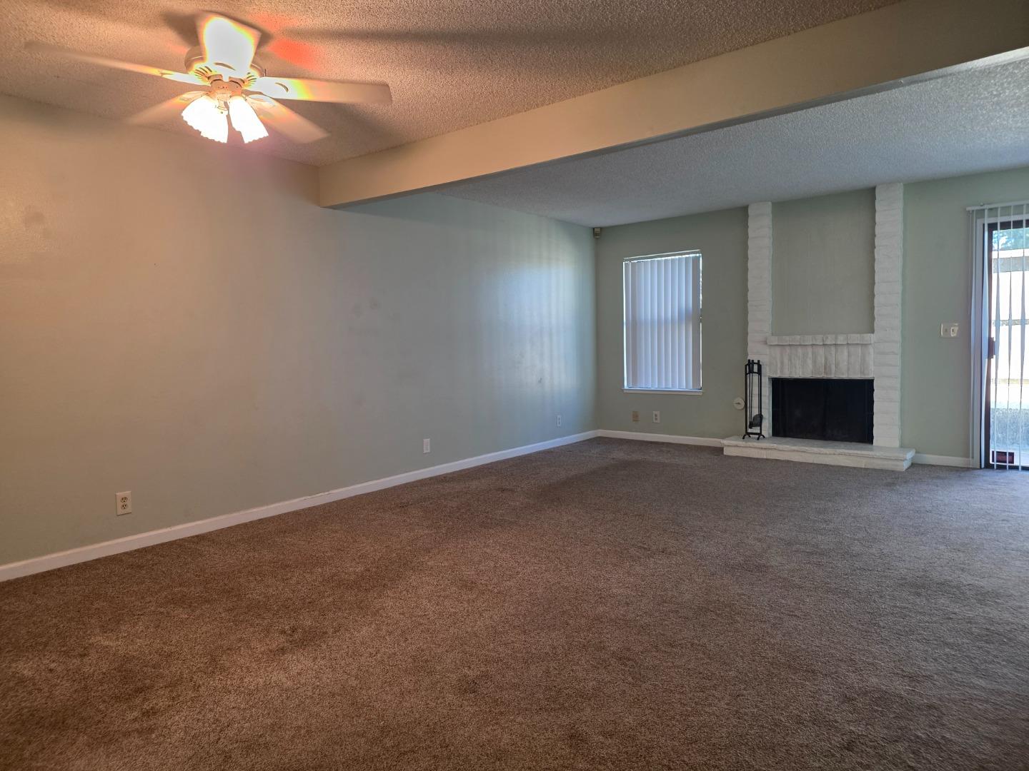 Detail Gallery Image 3 of 14 For 1884 Cherokee Dr #4,  Salinas,  CA 93906 - 3 Beds | 2/1 Baths