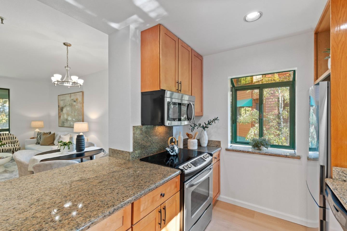 Detail Gallery Image 6 of 21 For 4250 El Camino Real #C221,  Palo Alto,  CA 94306 - 1 Beds | 1 Baths