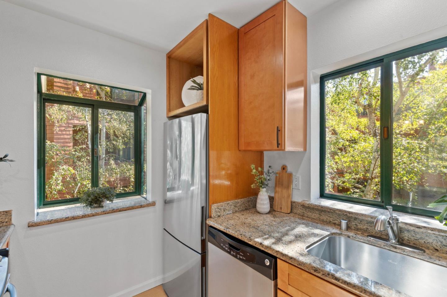 Detail Gallery Image 7 of 21 For 4250 El Camino Real #C221,  Palo Alto,  CA 94306 - 1 Beds | 1 Baths