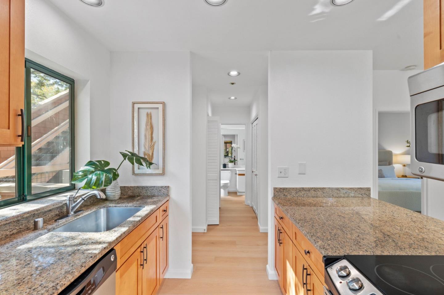 Detail Gallery Image 9 of 21 For 4250 El Camino Real #C221,  Palo Alto,  CA 94306 - 1 Beds | 1 Baths