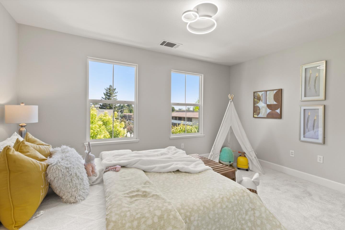 Detail Gallery Image 19 of 28 For 1725 Hillebrant Pl, Santa Clara,  CA 95050 - 3 Beds | 3/1 Baths