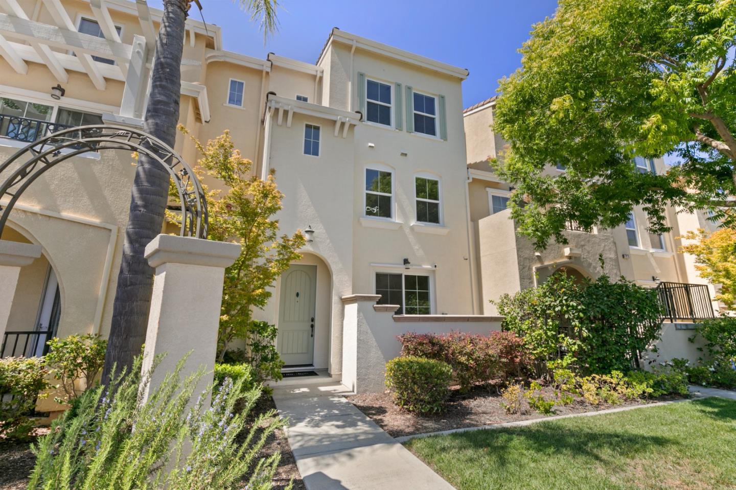 Detail Gallery Image 2 of 28 For 1725 Hillebrant Pl, Santa Clara,  CA 95050 - 3 Beds | 3/1 Baths