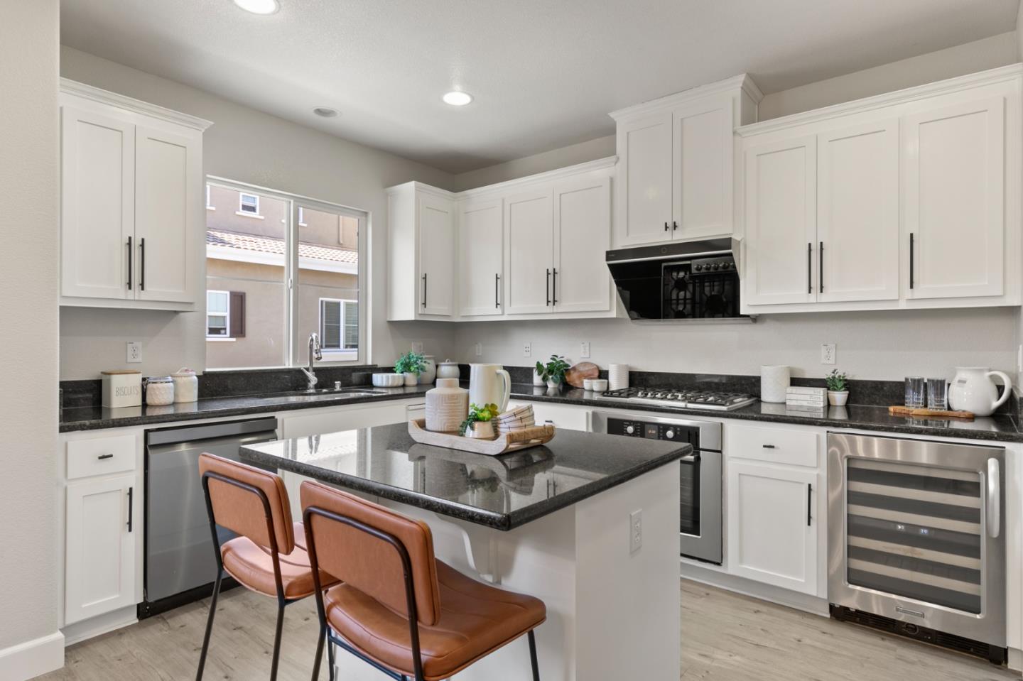Detail Gallery Image 9 of 28 For 1725 Hillebrant Pl, Santa Clara,  CA 95050 - 3 Beds | 3/1 Baths