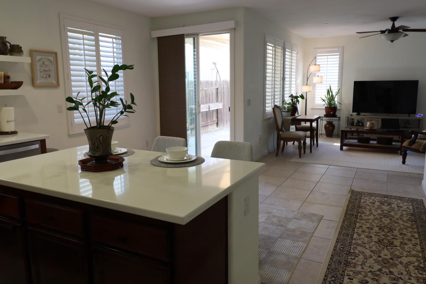Detail Gallery Image 11 of 43 For 949 Courtyards Loop, Lincoln,  CA 95648 - 3 Beds | 3 Baths