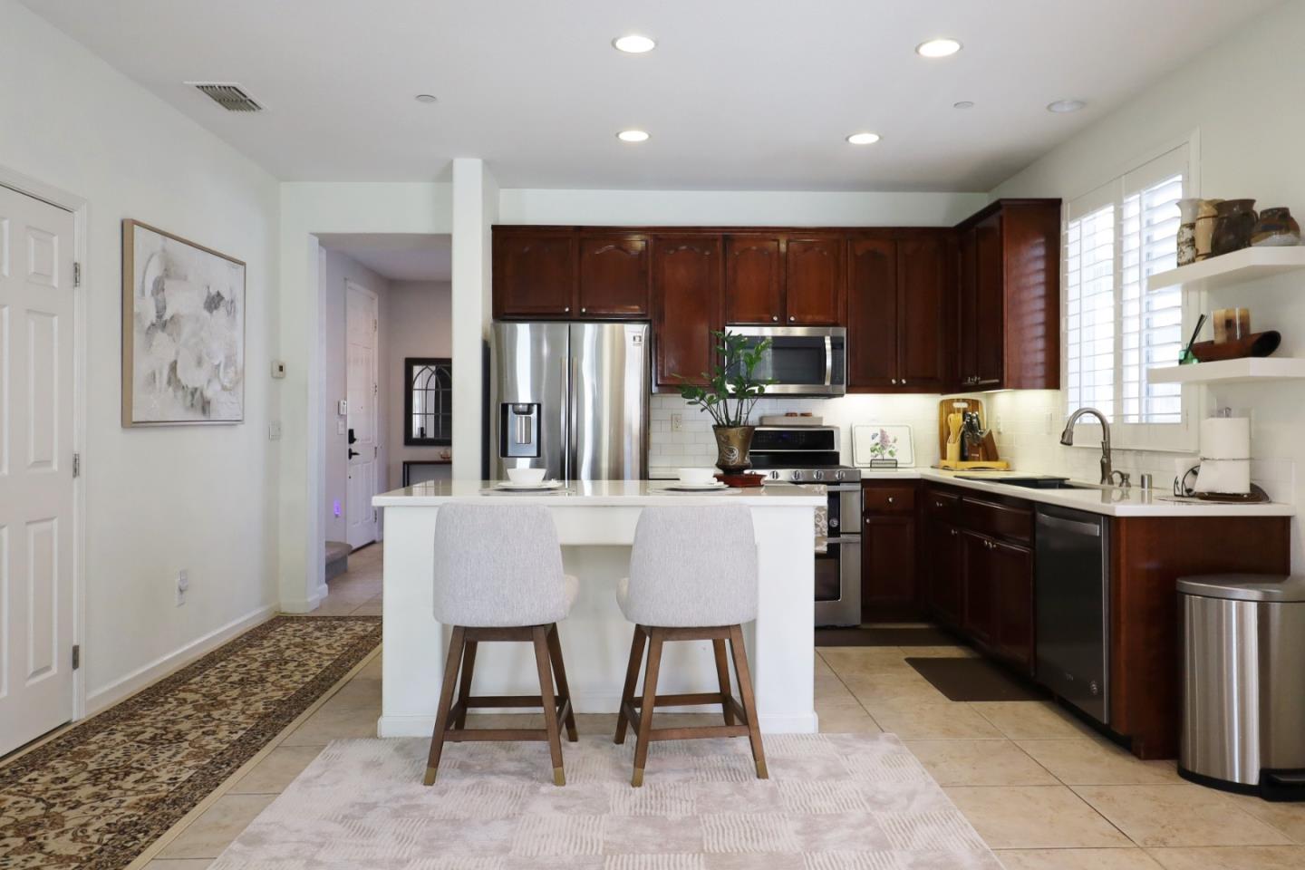 Detail Gallery Image 15 of 43 For 949 Courtyards Loop, Lincoln,  CA 95648 - 3 Beds | 3 Baths