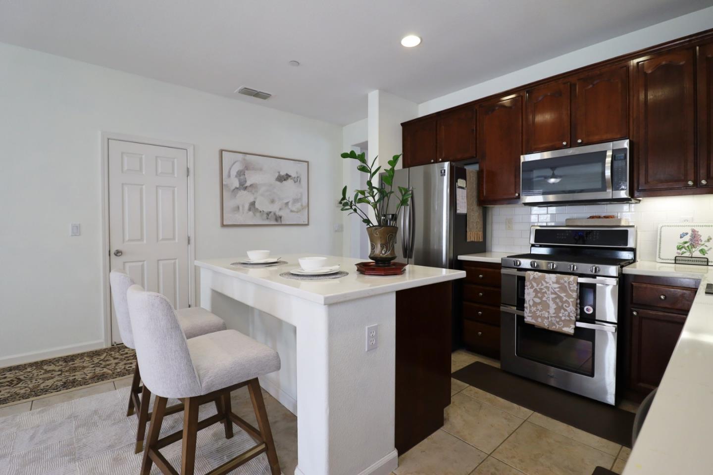 Detail Gallery Image 18 of 43 For 949 Courtyards Loop, Lincoln,  CA 95648 - 3 Beds | 3 Baths