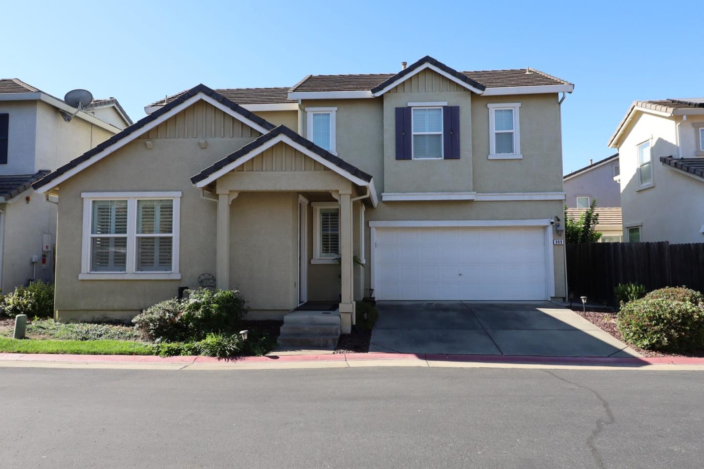 Detail Gallery Image 3 of 43 For 949 Courtyards Loop, Lincoln,  CA 95648 - 3 Beds | 3 Baths