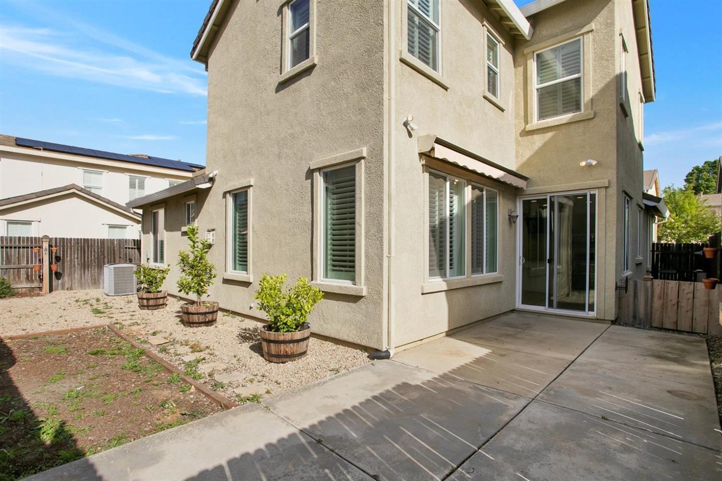Detail Gallery Image 34 of 43 For 949 Courtyards Loop, Lincoln,  CA 95648 - 3 Beds | 3 Baths